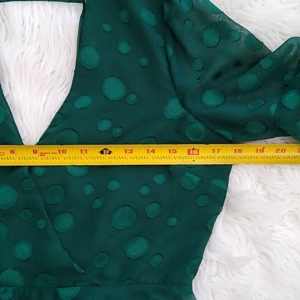 Highline Collective Double V Neck Green Blouse Size - Small - Picture 11 of 16
